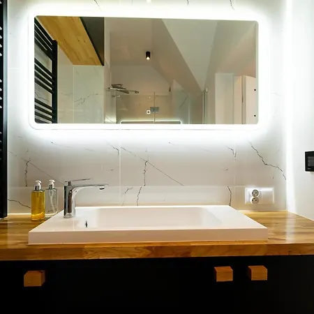 Rentplanet - Kras شقة *